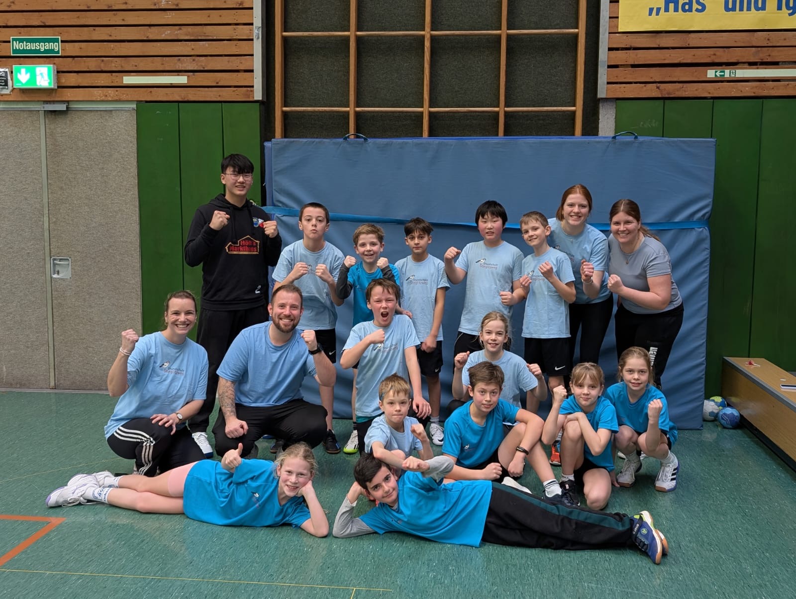 Die Handballmannschaft der GS-Stieglitzweg.